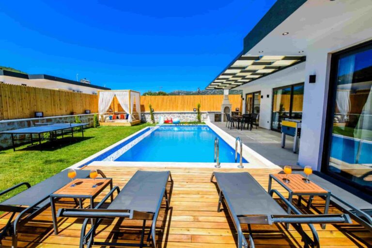 Ege Kıyılarında Lüks Bir Tatil Deneyimi: Villa Vera