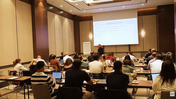 İş okulu, liderlerden beklenen yetkinlikleri açıkladı